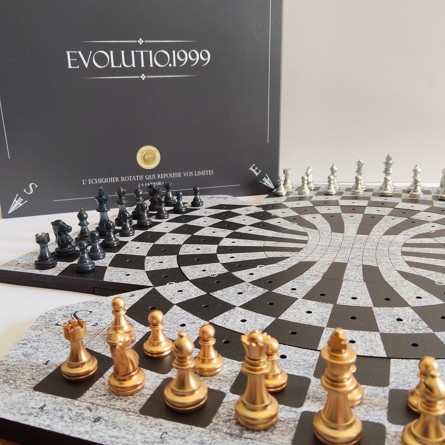 Rotierendes Schachbrett "Évolutio.1999" farbige Edition: