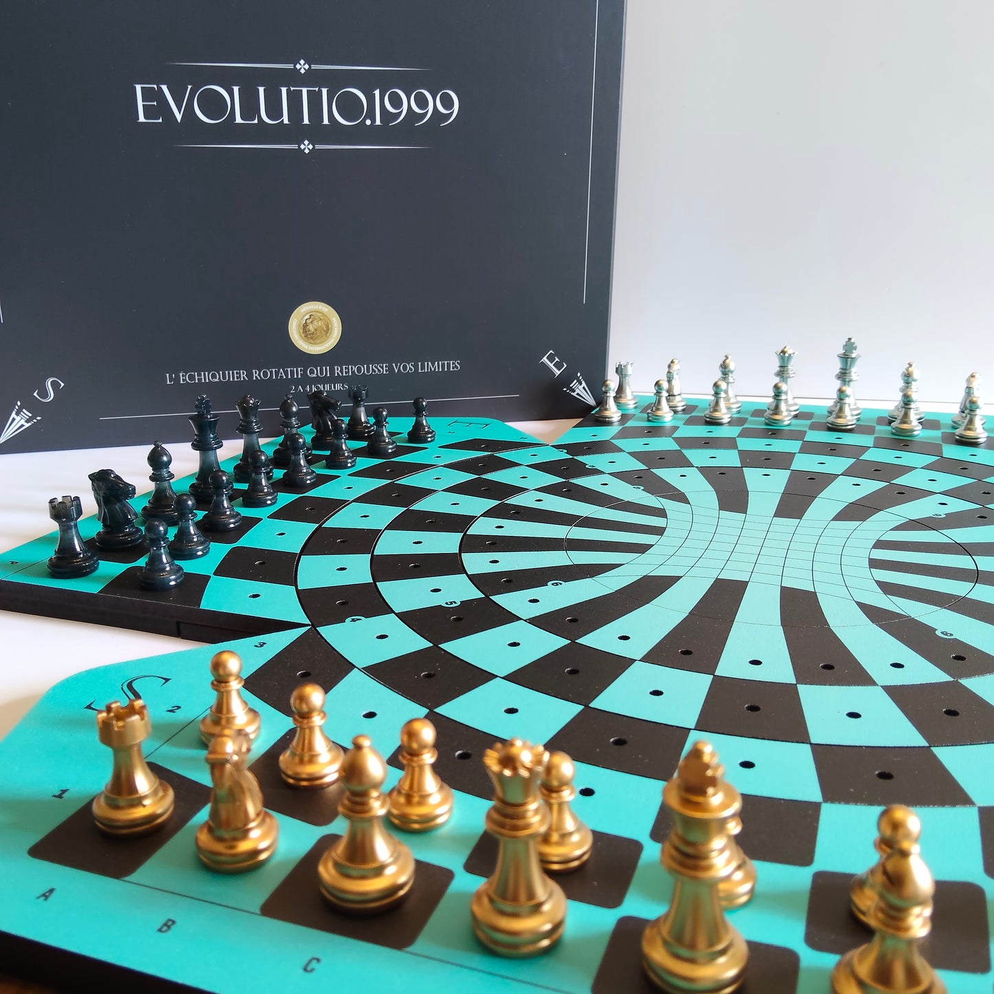 Rotierendes Schachbrett "Évolutio.1999" farbige Edition: